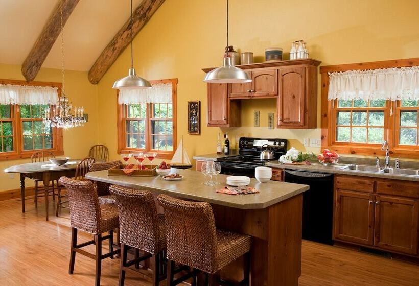 تختخواب و صبحانه Chanticleer Cabins