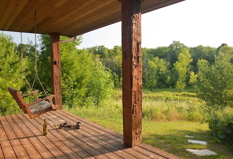 تختخواب و صبحانه Chanticleer Cabins