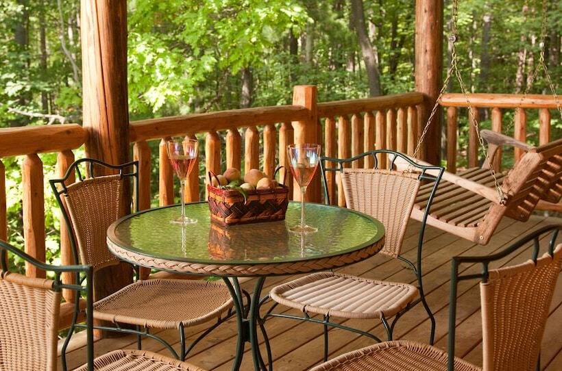 تختخواب و صبحانه Chanticleer Cabins