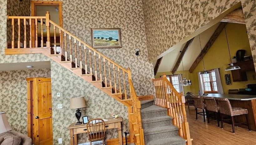 تختخواب و صبحانه Chanticleer Cabins