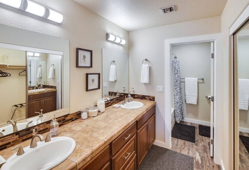Bullhead City Oasis W/ Fire Pit + Mtn View!