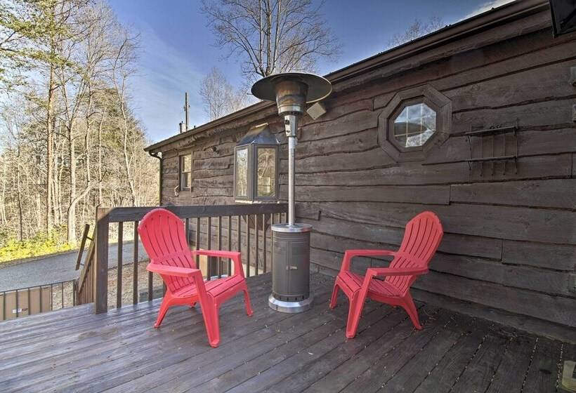 Carters Hideaway By Fairy Stone: Pool & Hot Tub