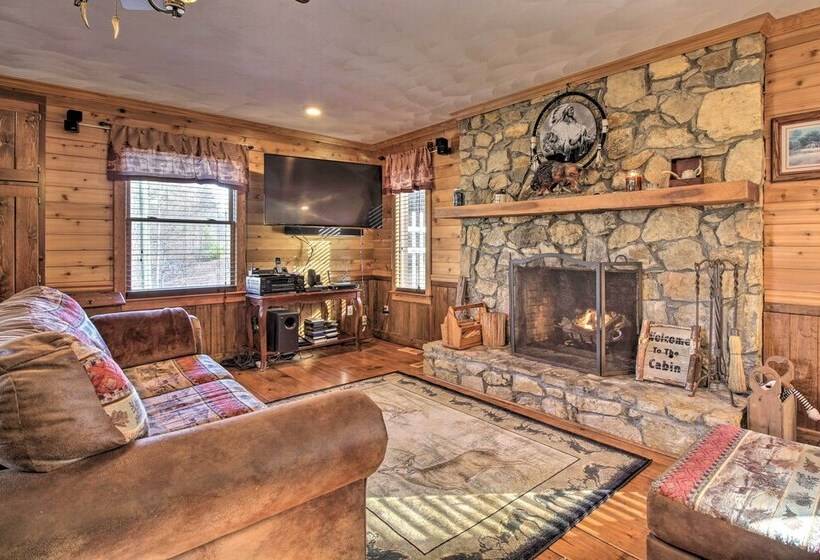 Carters Hideaway By Fairy Stone: Pool & Hot Tub