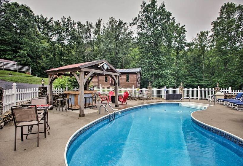 Carters Hideaway By Fairy Stone: Pool & Hot Tub