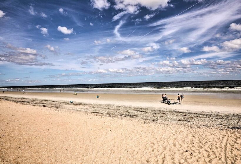 Charming Florida Retreat < Half Mile To Beach!