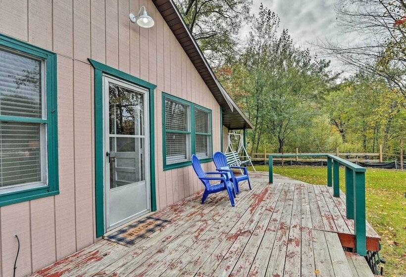 Charming Gladwin Family Cottage Indian Lake
