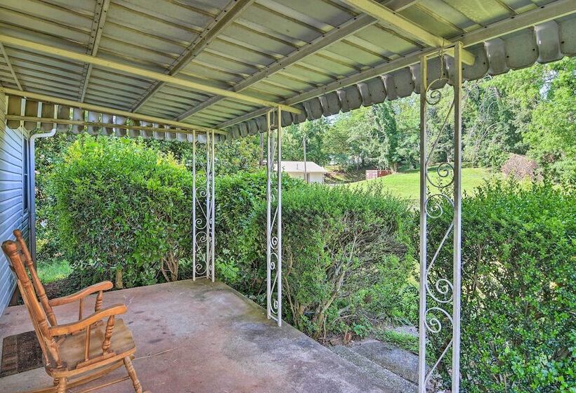 Near Dining: Columbus Cottage W/ Furnished Deck!