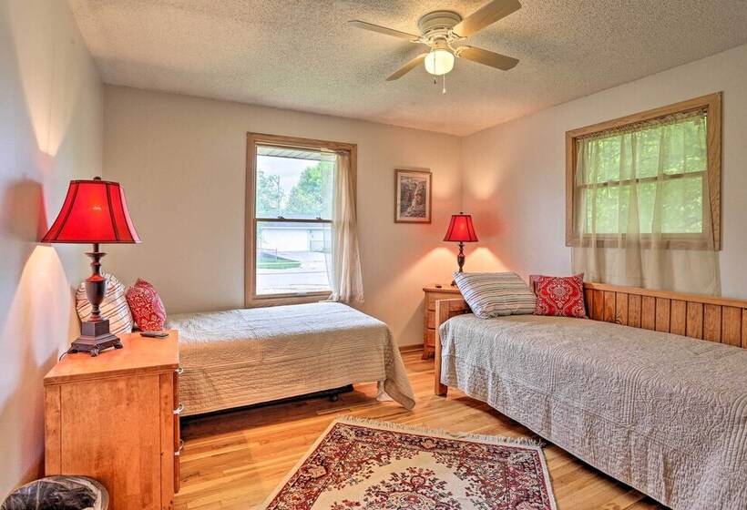 Quiet Rapid City Home   Walk To Canyon Lake Park