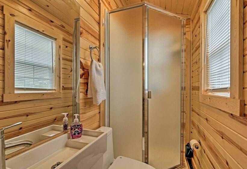Cozy Bidwell Cabin W/ Deck: Trail & Creek Access!