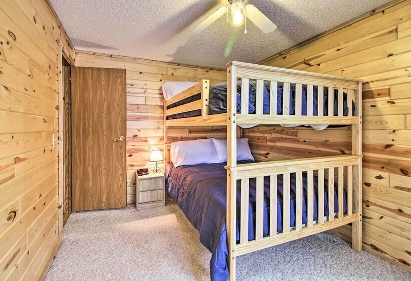 Cozy Crosby Cabin Near Serpent Lake + Main St
