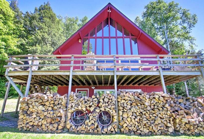 East Burke House W/ Deck < 3 Mi To Kingdom Trails!