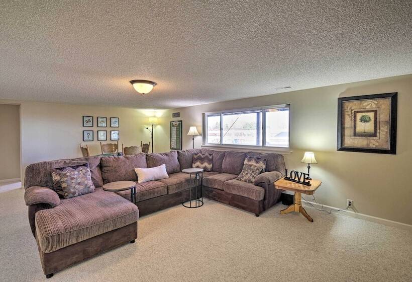 Farmhouse W/ Game Room, 1 Mi To Lake Lowell!