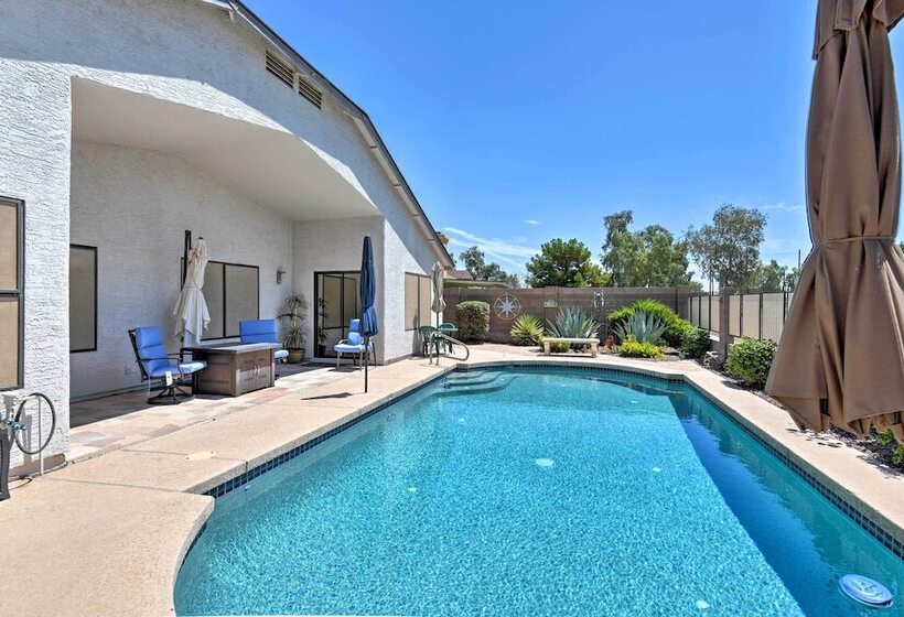 Glendale Home W/ Pool   Walk To Nfl Games!