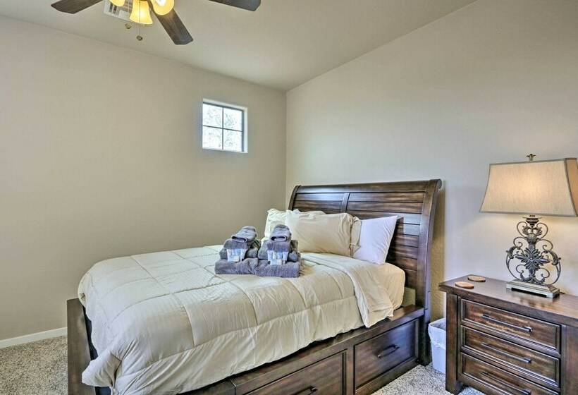 Goodyear Home W/ Outdoor Oasis On Golf Course