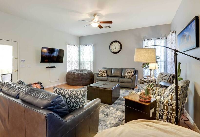 Gorgeous Goodyear Home W/ Pool & Hot Tub!