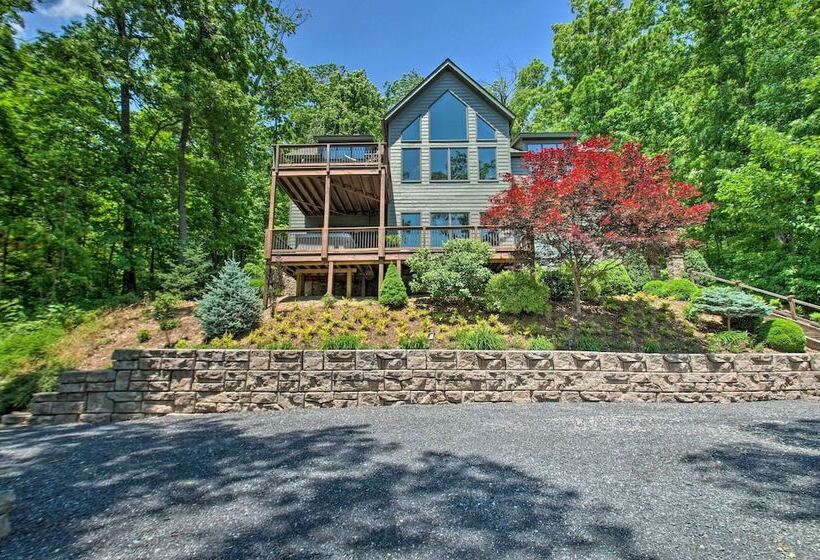 Grand Chalet W/ Hot Tub   Near Wintergreen Resort