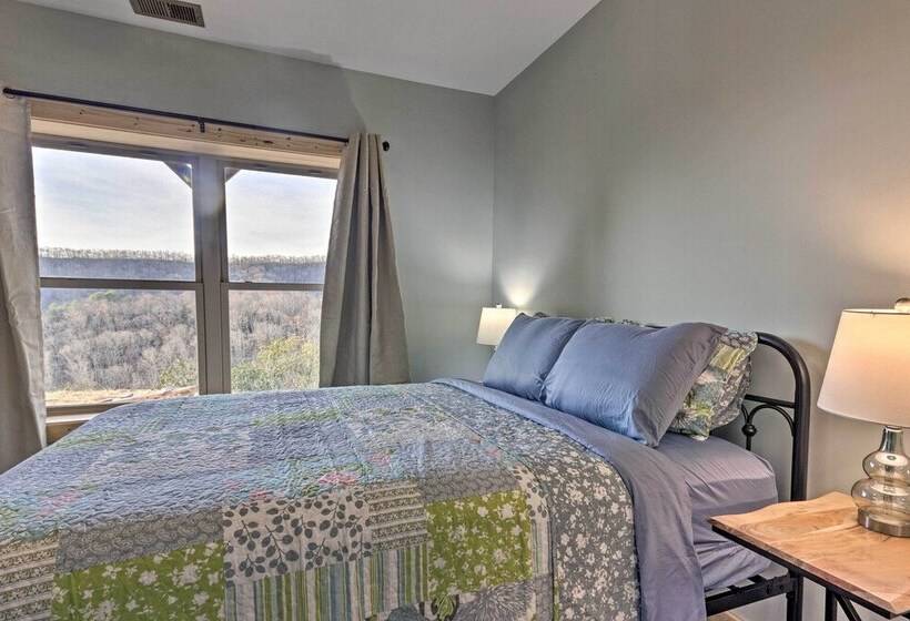 Hilltop Cabin On 5 Acres W/ Hot Tub & Waterfall!