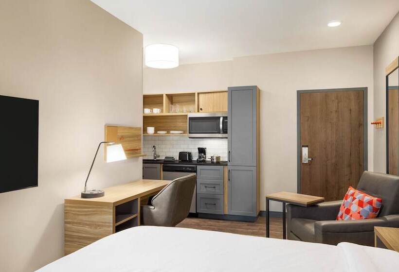 هتل Candlewood Suites Mcpherson, An Ihg