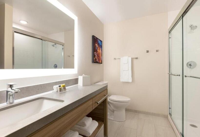 هتل Candlewood Suites Mcpherson, An Ihg