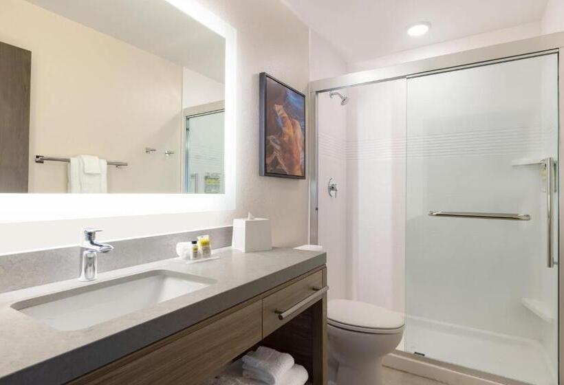 هتل Candlewood Suites Mcpherson, An Ihg