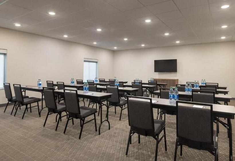 هتل Candlewood Suites Mcpherson, An Ihg