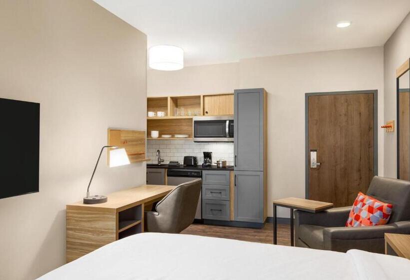 هتل Candlewood Suites Mcpherson, An Ihg