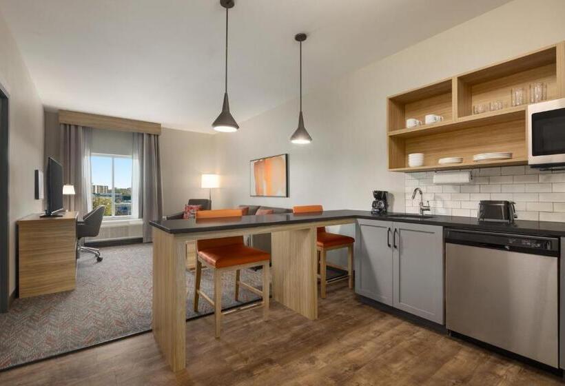 هتل Candlewood Suites Mcpherson, An Ihg