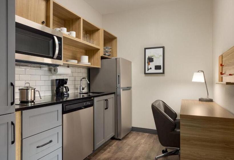 هتل Candlewood Suites Mcpherson, An Ihg
