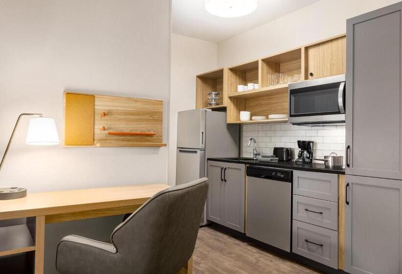 هتل Candlewood Suites Mcpherson, An Ihg