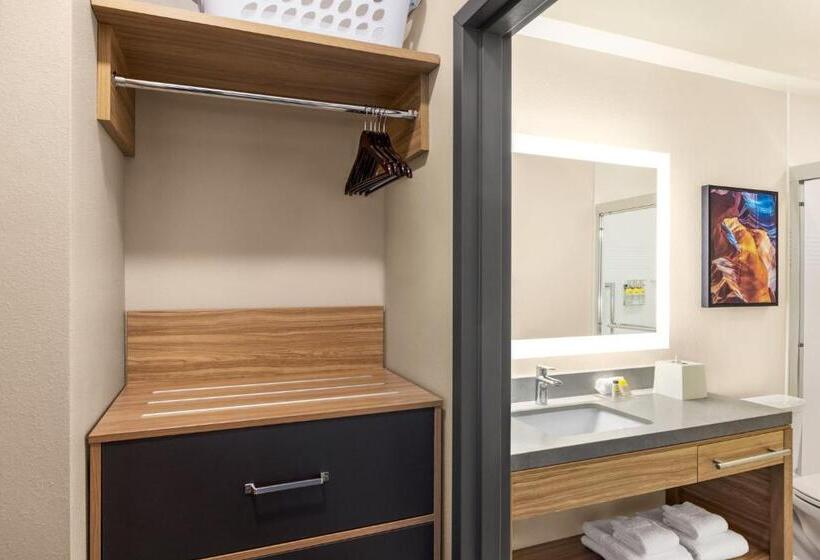 هتل Candlewood Suites Mcpherson, An Ihg