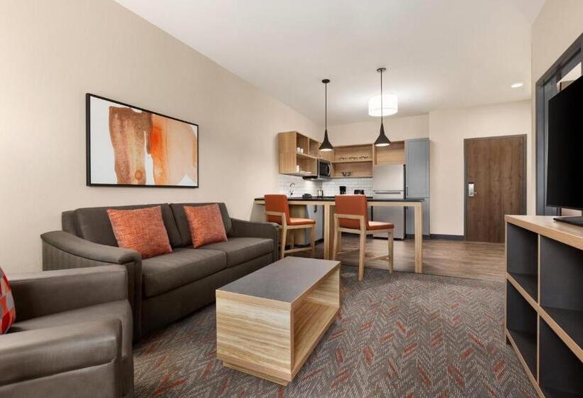 هتل Candlewood Suites Mcpherson, An Ihg