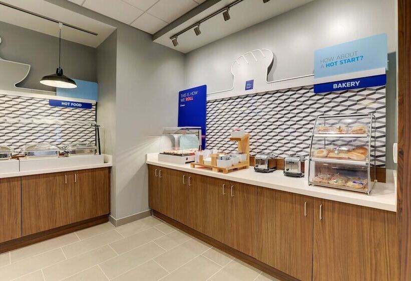 Отель Holiday Inn Express Holly Springs Raleigh Area, An Ihg