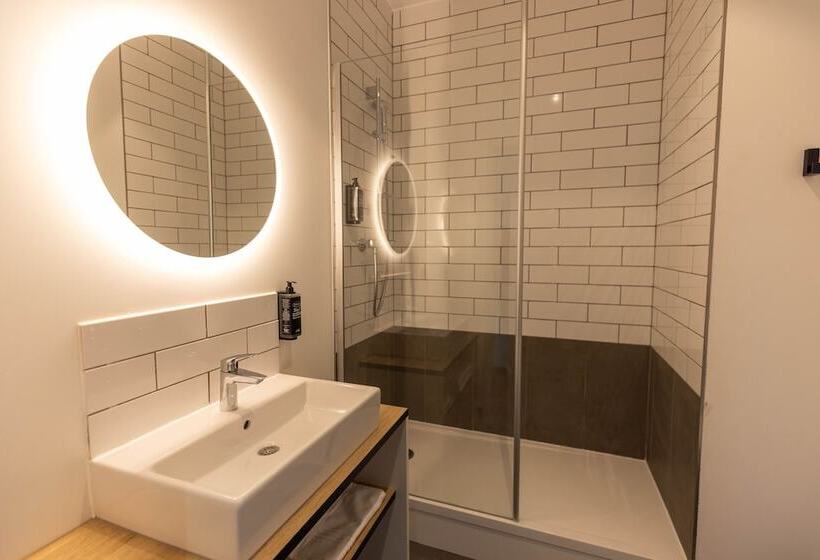 هتل Ibis Marseille Marignane Technopole