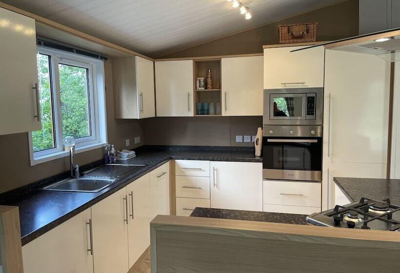 هتل Immaculate 3 Bed Lodge In Otley