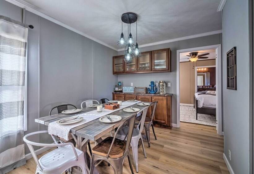 Kentucky House Located On Dale Hollow Lake!