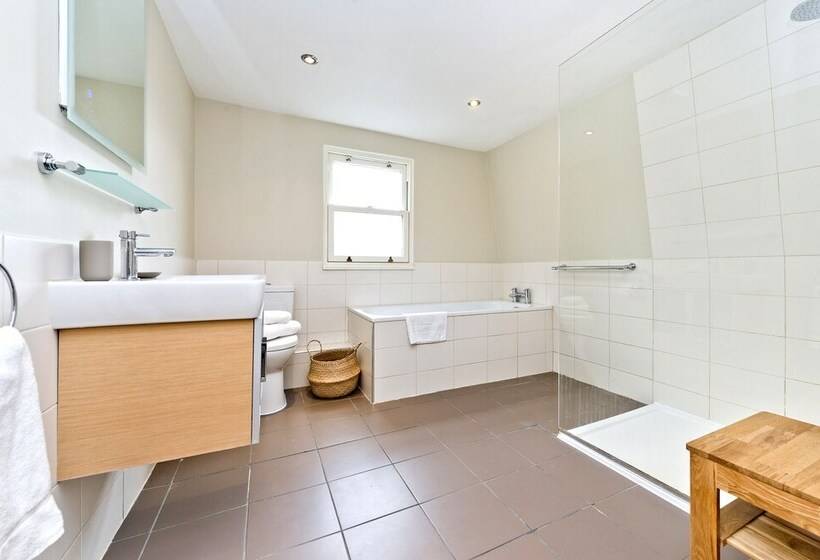 Family Home Near Clapham Common By Underthedoormat