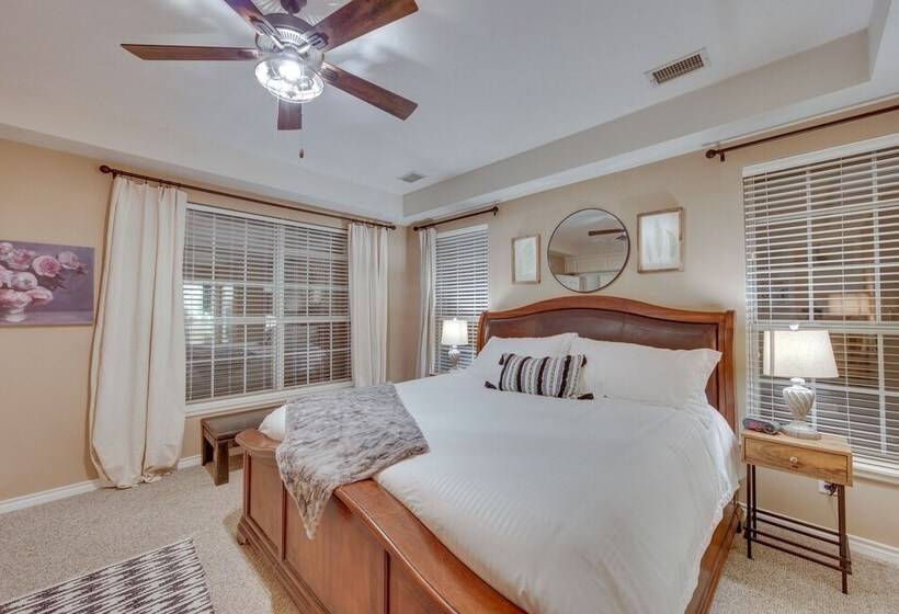 Lovely Hawkins Home W/ Patio & Hangar Garage!