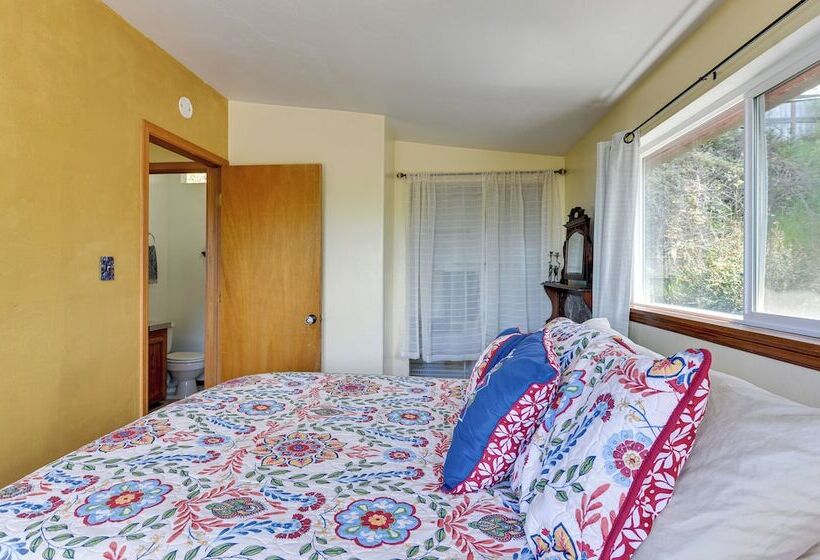 Mckinleyville Getaway W/ Hot Tub & Ocean Views!
