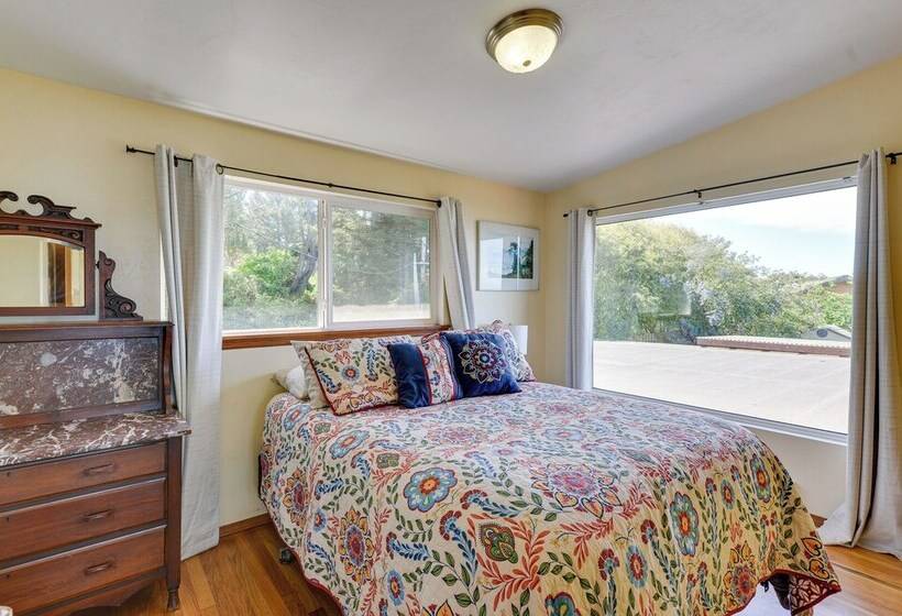 Mckinleyville Getaway W/ Hot Tub & Ocean Views!