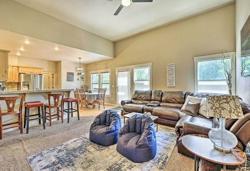 Meridian Home W/ Games & Patio: Pets Welcome!