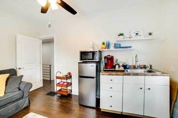 Pet Friendly Home 100 Feet To Walnut Street