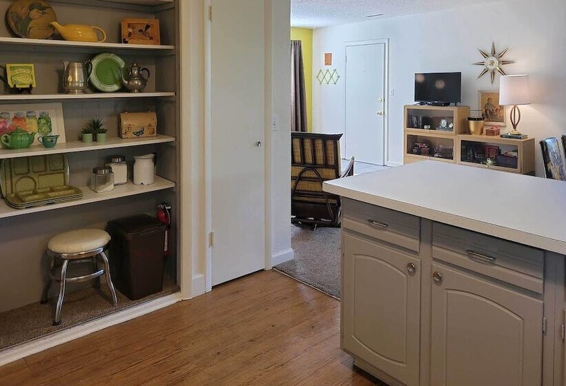 Quaint & Cozy Cottage: 3 Mi To Palisade Wineries!