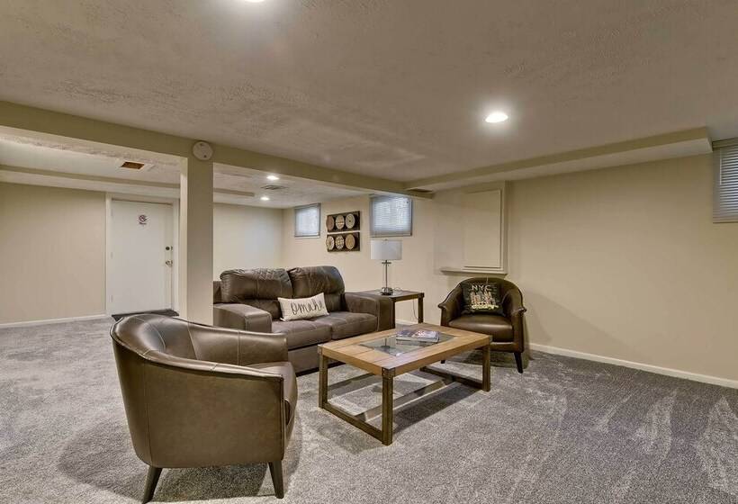 Quiet  Twin Ridge  Omaha House: Screened In Porch!