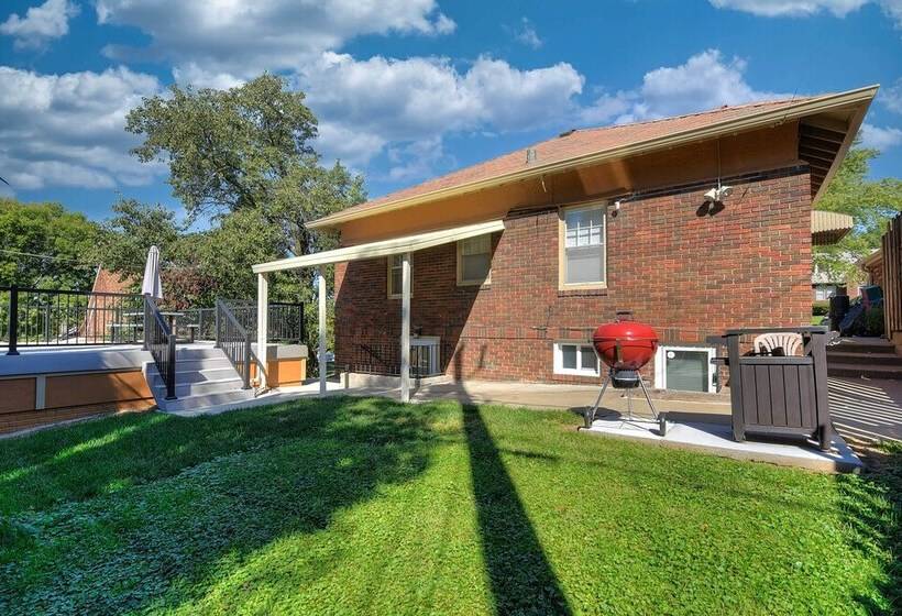Quiet  Twin Ridge  Omaha House: Screened In Porch!