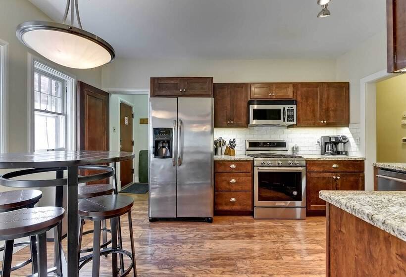 Quiet  Twin Ridge  Omaha House: Screened In Porch!