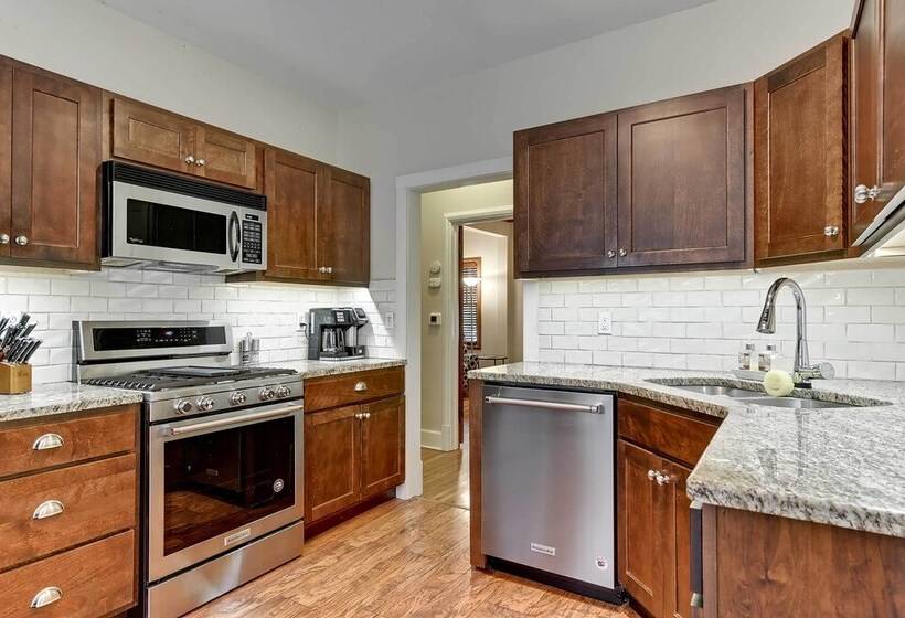 Quiet  Twin Ridge  Omaha House: Screened In Porch!