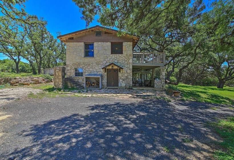 Countryside Cottage: 17 Mi To Downtown San Antonio