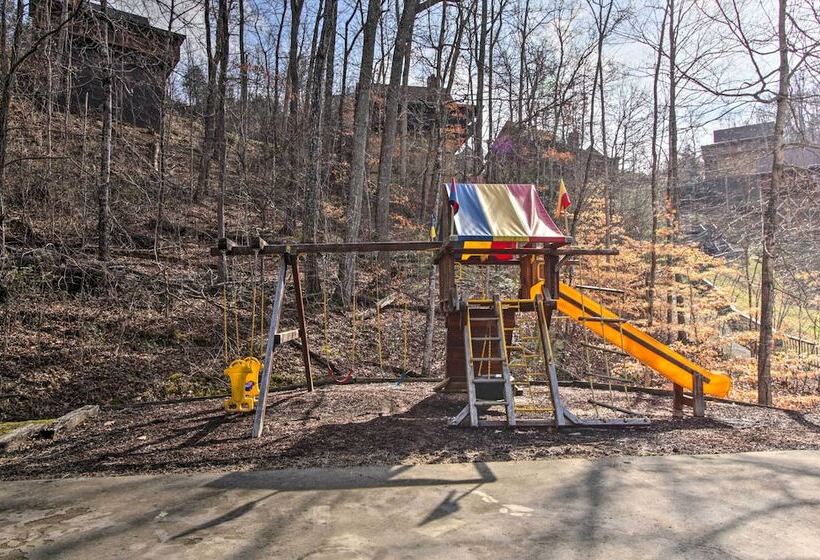 Sevierville Cabin W/ Lake Access & Private Hot Tub