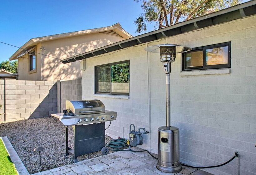 Stylish Scottsdale Oasis Close To Old Town!