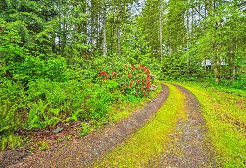 The River House  W/ Deck, On Mckenzie River!